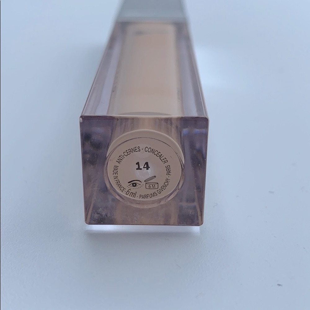 Givenchy concealer - Picture 3 of 3